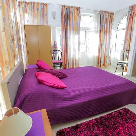 Dalma Guest house *